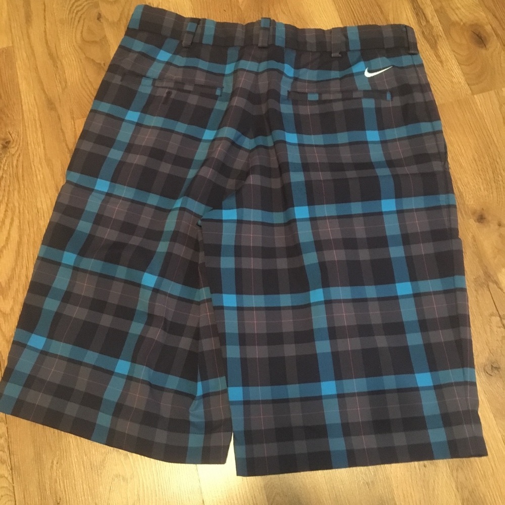 Men’s Nike gold shorts size medium